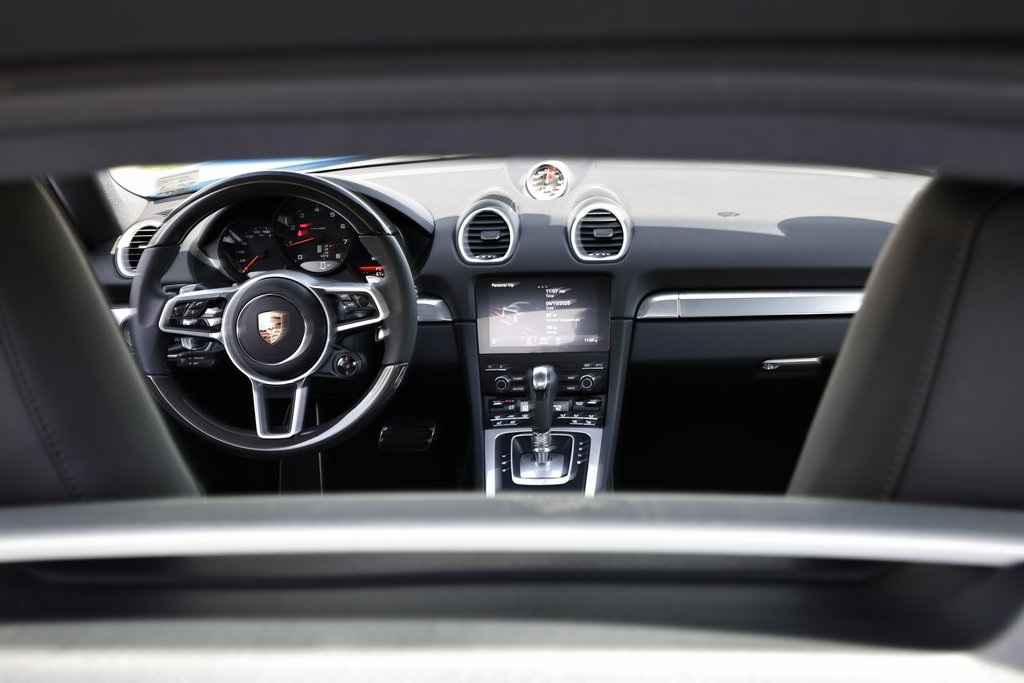 2025 Porsche Cayman Base photo 26