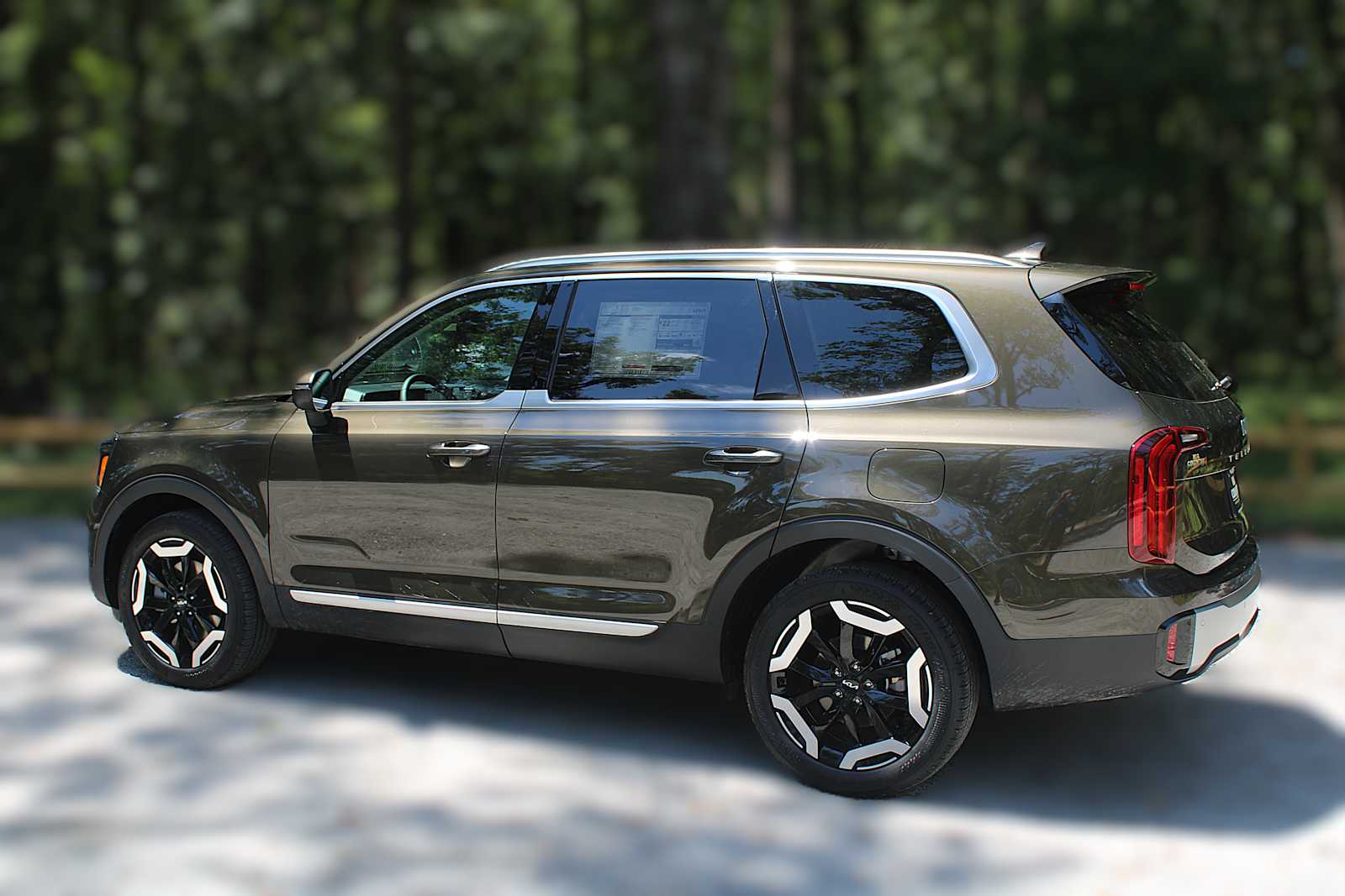 2025 Kia Telluride S photo 2