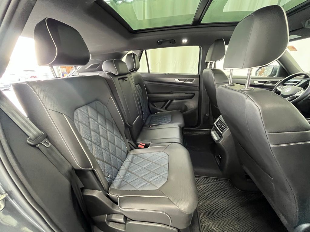 2024 Volkswagen Atlas Cross Sport SEL Premium R-Line photo 25