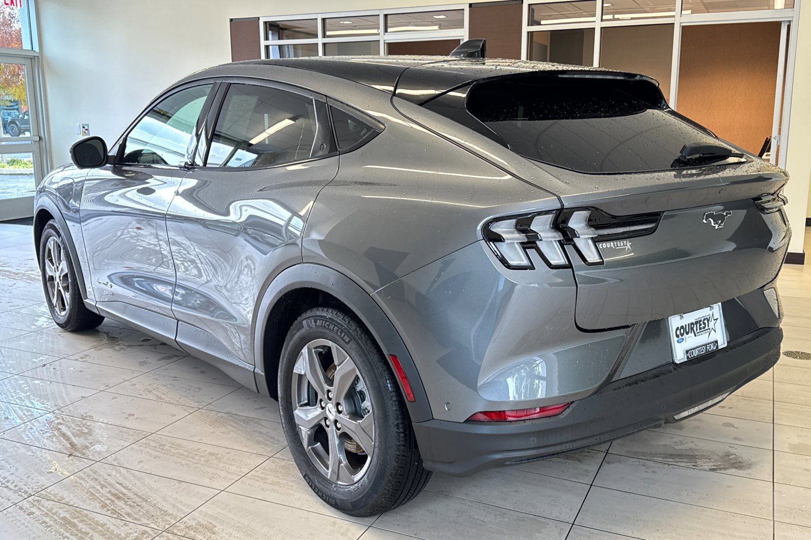 2023 Ford Mustang Mach-E Select photo 4