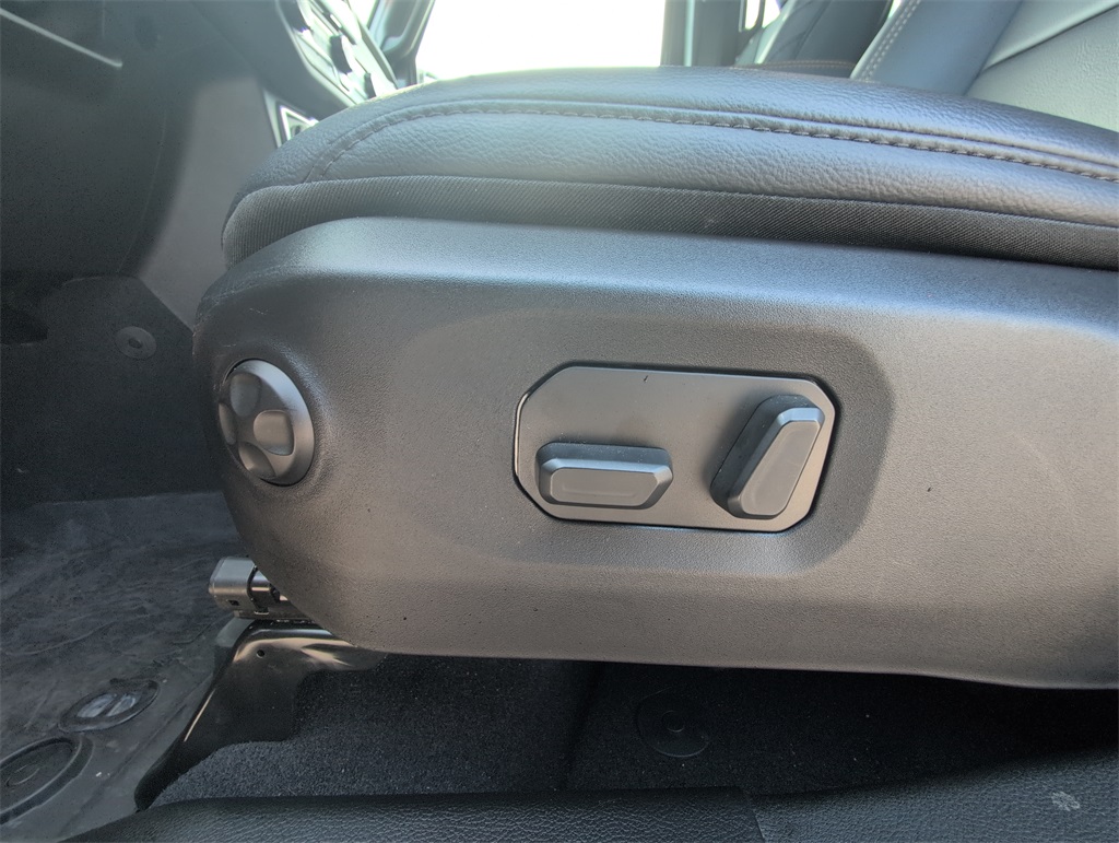 2025 Jeep Wrangler Sahara photo 12