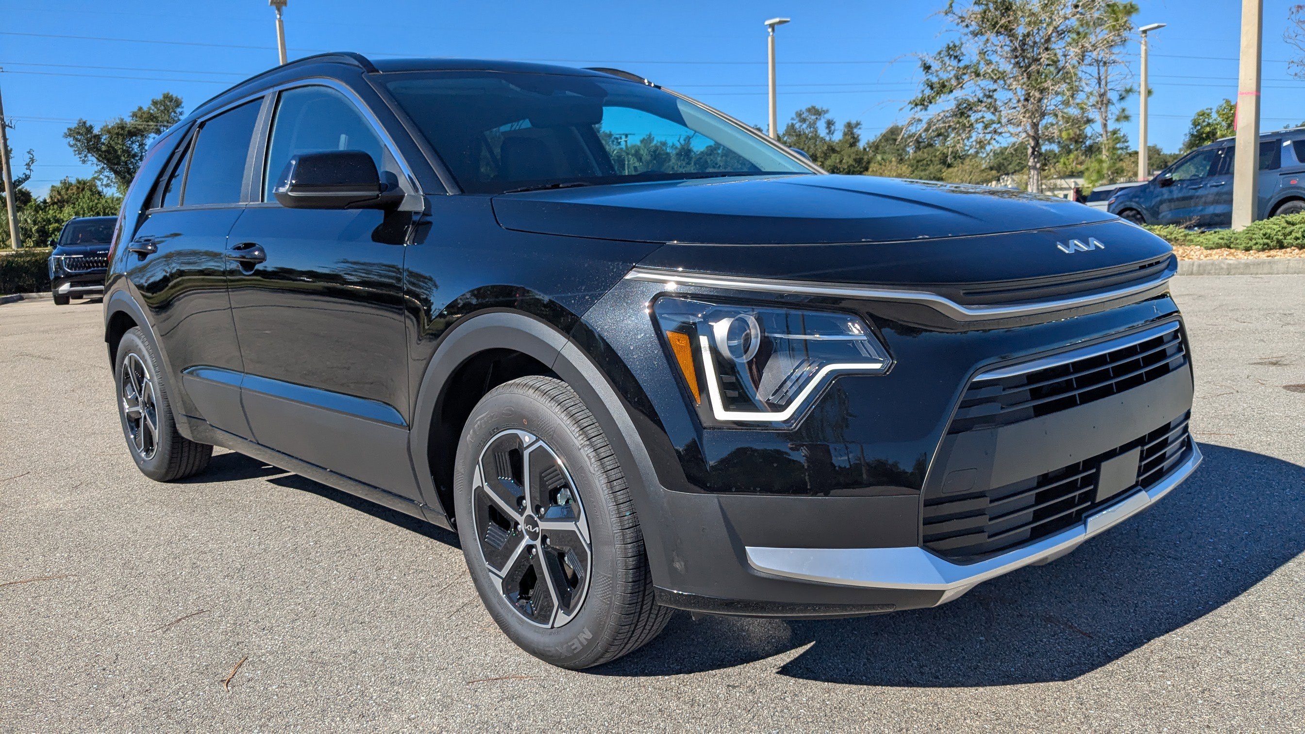 2025 Kia Niro Plug-In Hybrid EX photo 2