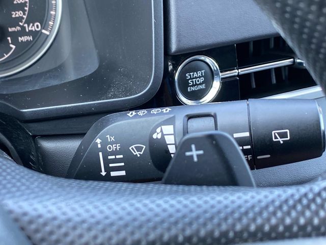 2024 Mitsubishi Outlander ES photo 18