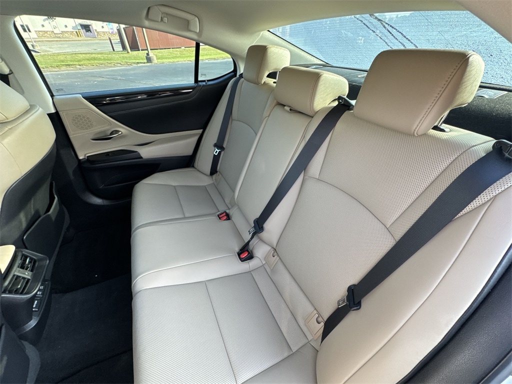 2021 Lexus ES 350 photo 23