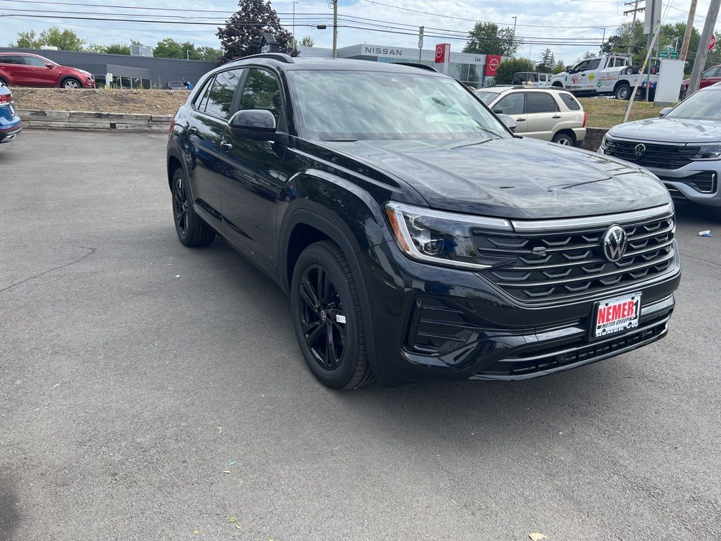 2026 Volkswagen Atlas Cross Sport SEL R-Line photo 3