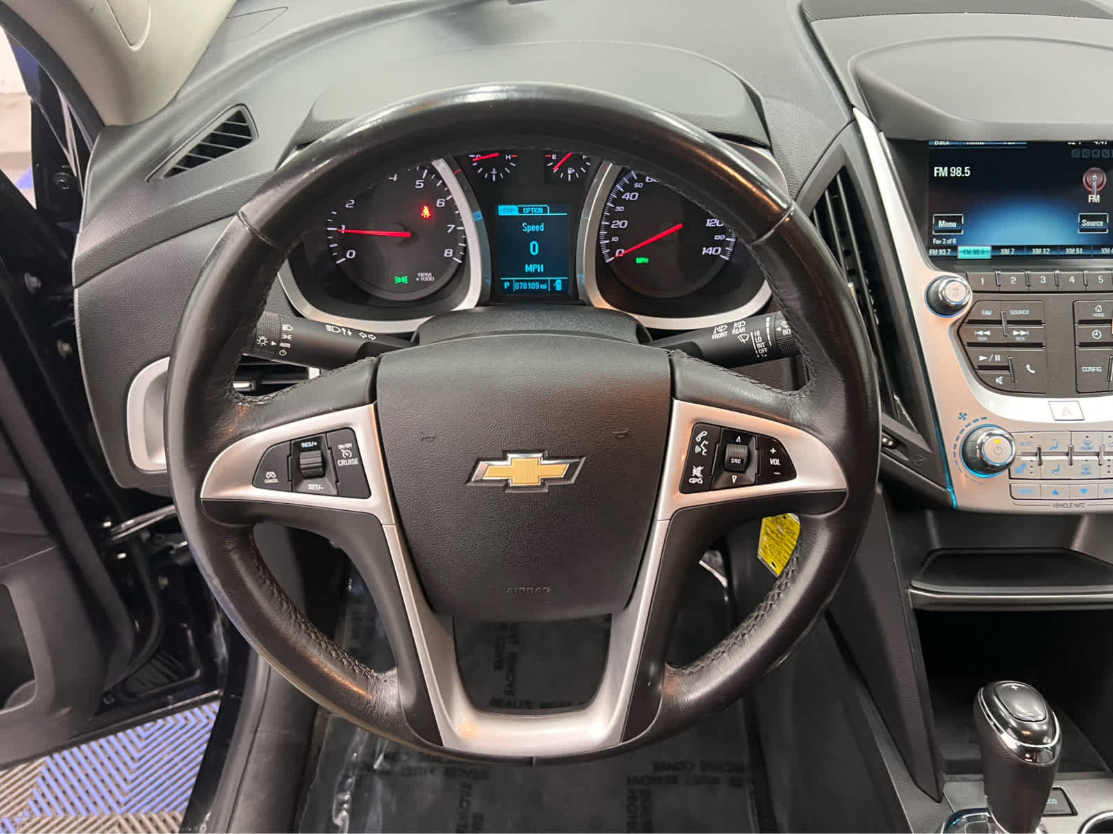 2017 Chevrolet Equinox LT photo 4