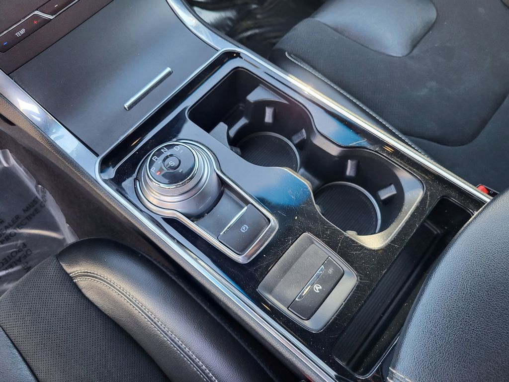 2020 Ford Edge ST photo 19