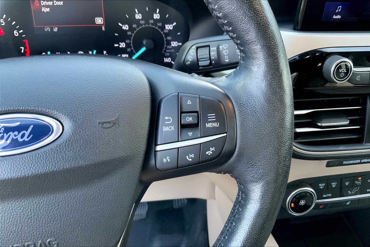 2020 Ford Escape SEL photo 22