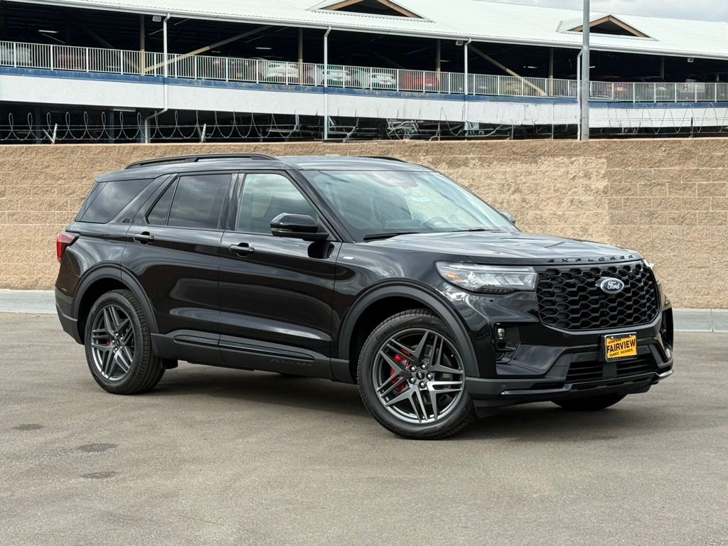 2025 Ford Explorer ST-LINE's photo