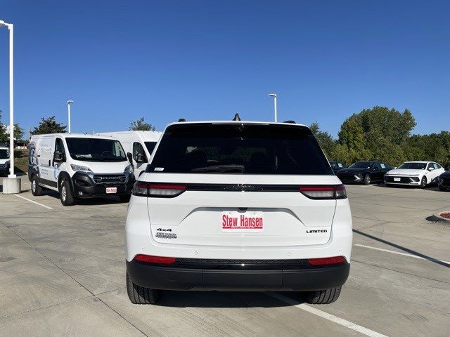 2025 Jeep Grand Cherokee Limited photo 3