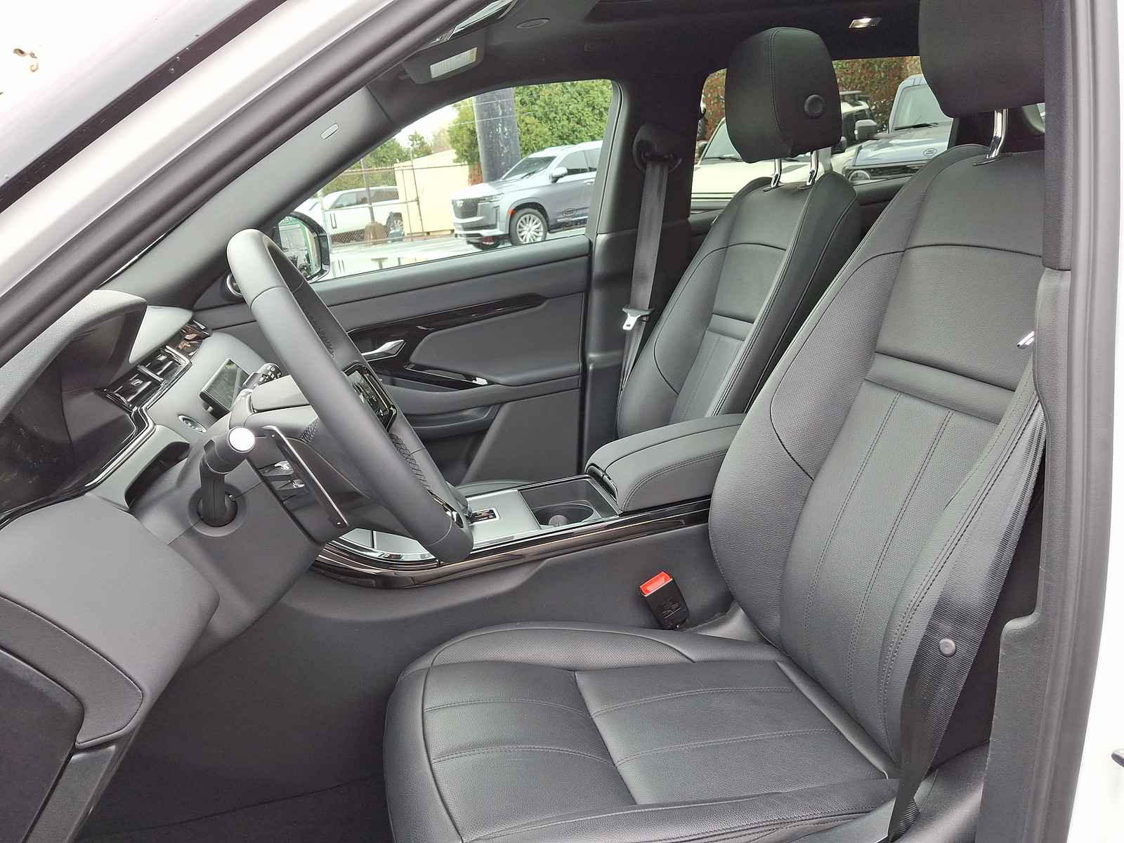 Image 3 of Certified Pre-Owned 2025 Range Rover Evoque Dynamic SE AWD Sport Utility