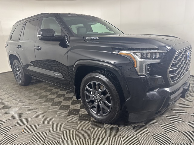 2023 Toyota Sequoia Platinum's photo