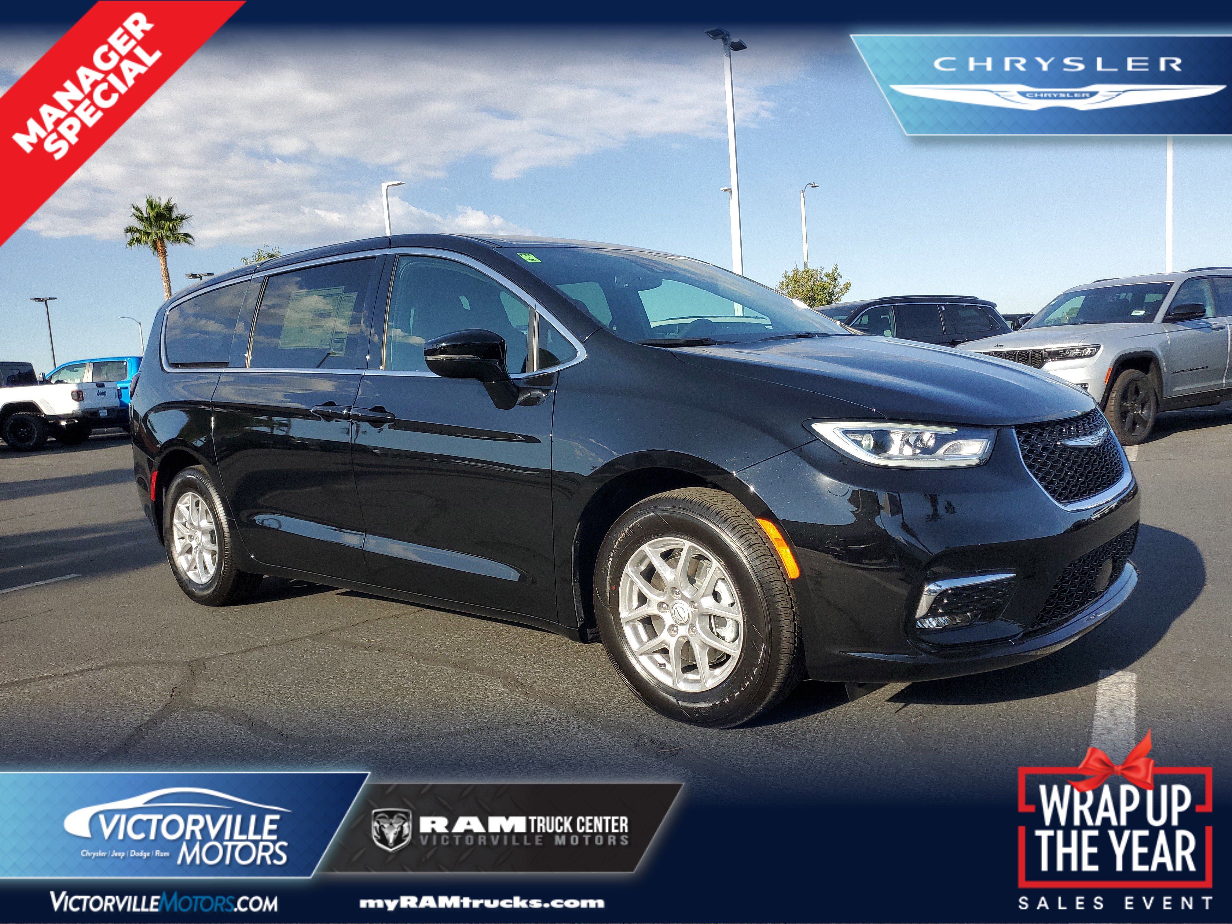 2026 Chrysler Pacifica Select's photo