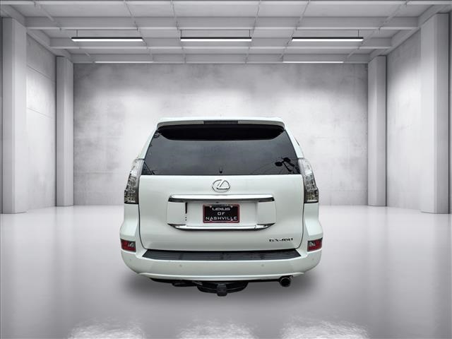 2016 Lexus GX 460 Luxury photo 3
