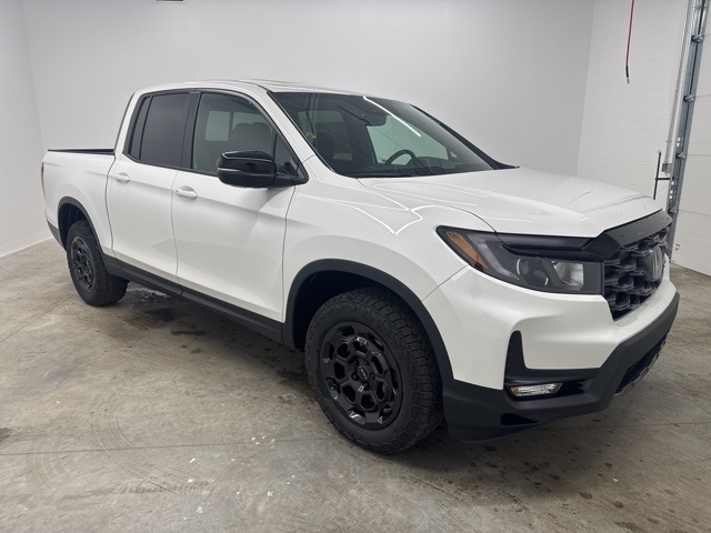 2025 Honda Ridgeline TrailSport photo 2