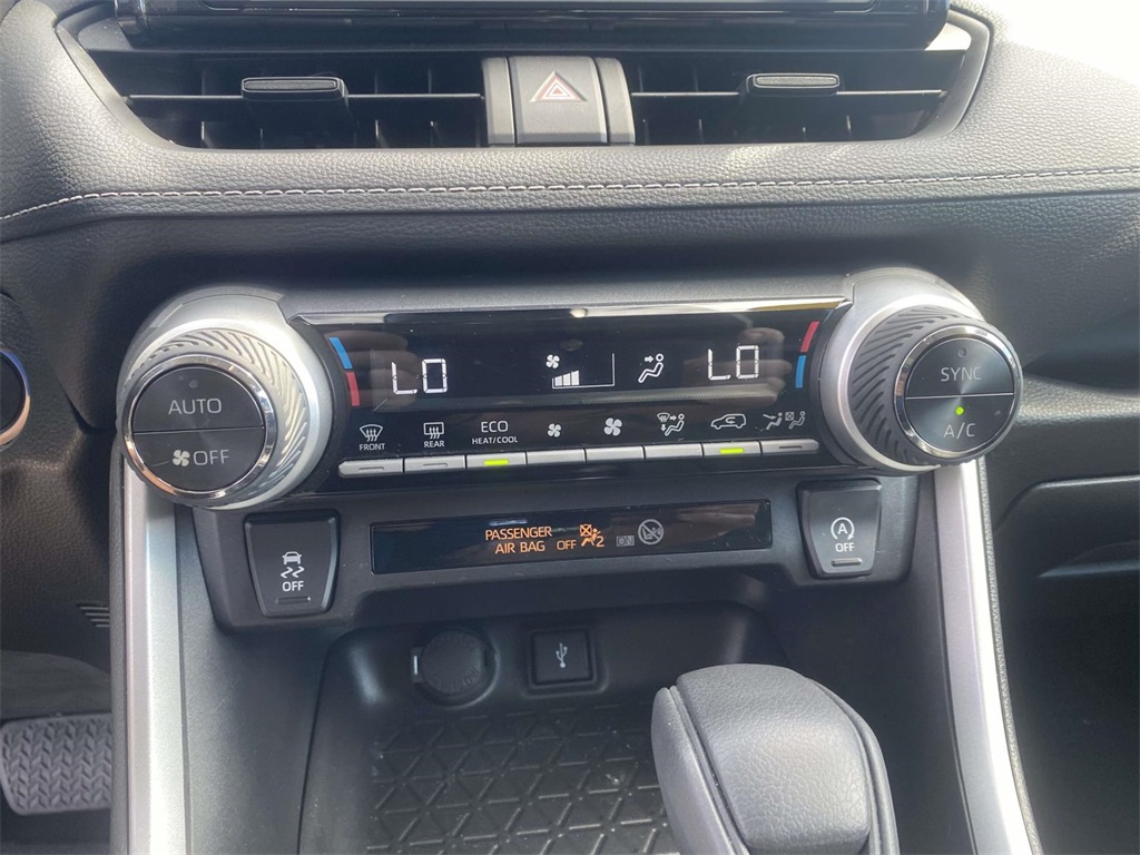 2022 Toyota RAV4 XLE photo 23