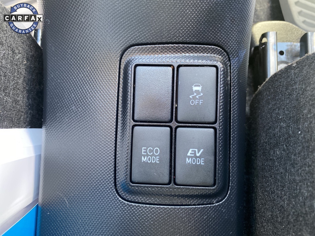 2016 Toyota Prius C One photo 26