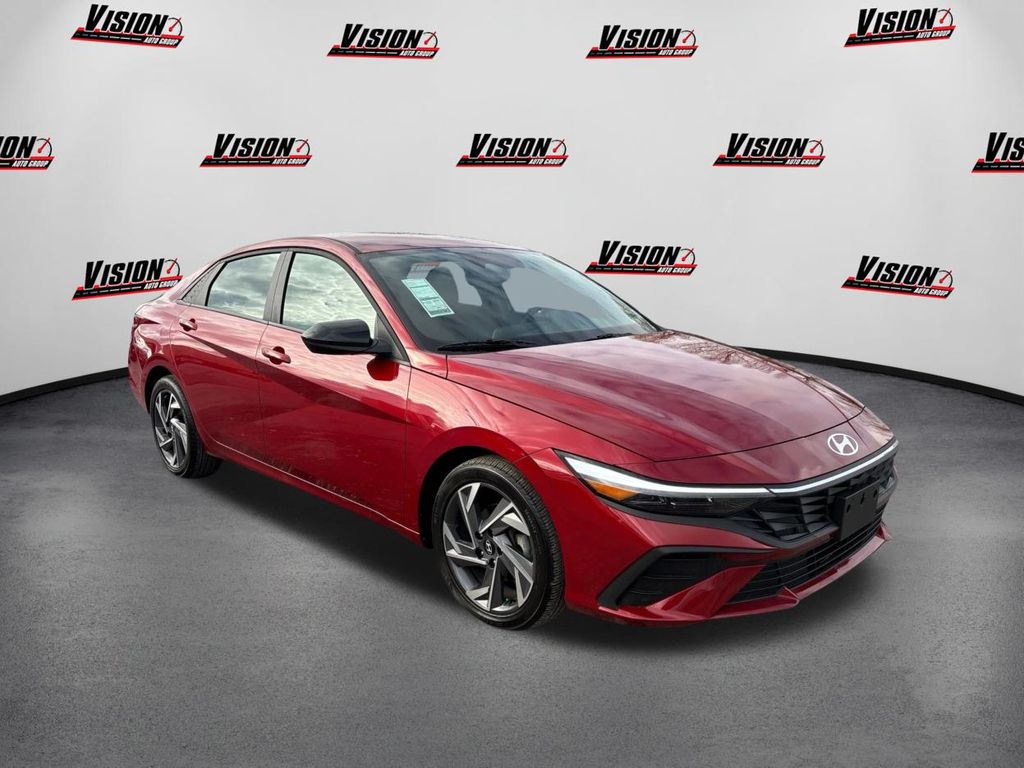 2025 Hyundai Elantra SEL Sport photo 3