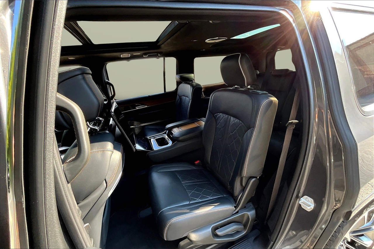 2024 Jeep Grand Wagoneer III photo 21