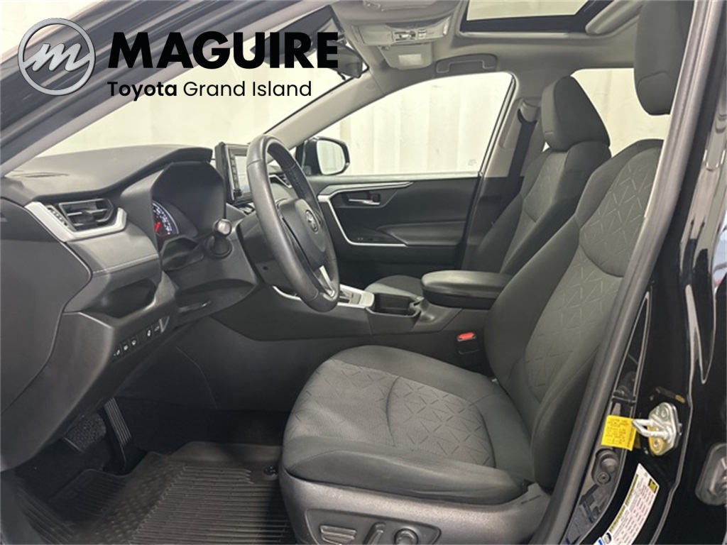 2020 Toyota RAV4 XLE photo 4