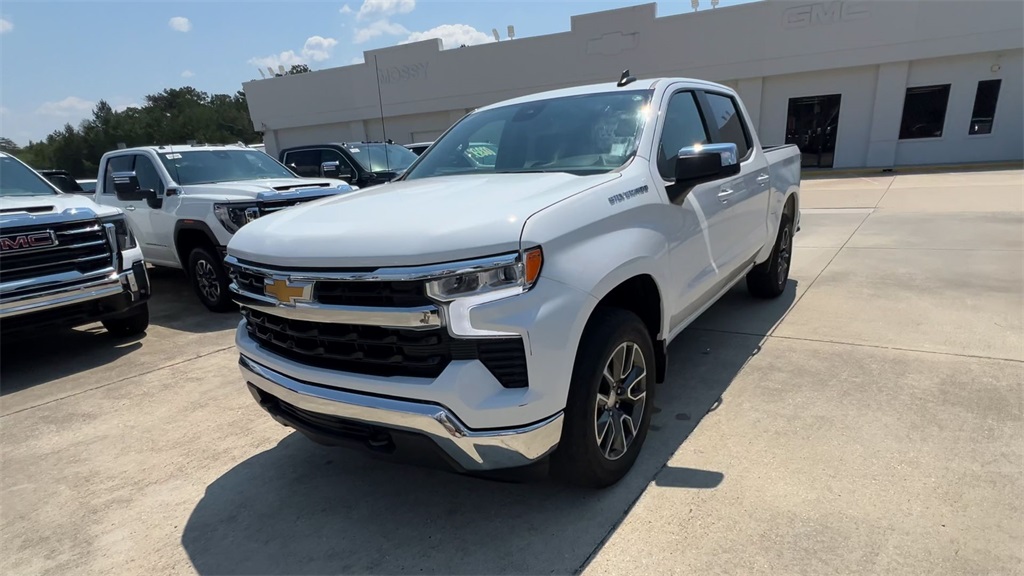 2023 Chevrolet Silverado 1500 LT photo 4