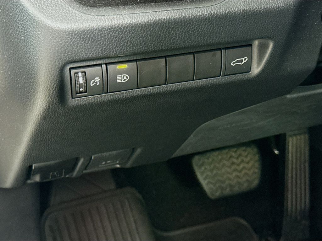 2022 Toyota RAV4 XLE photo 10