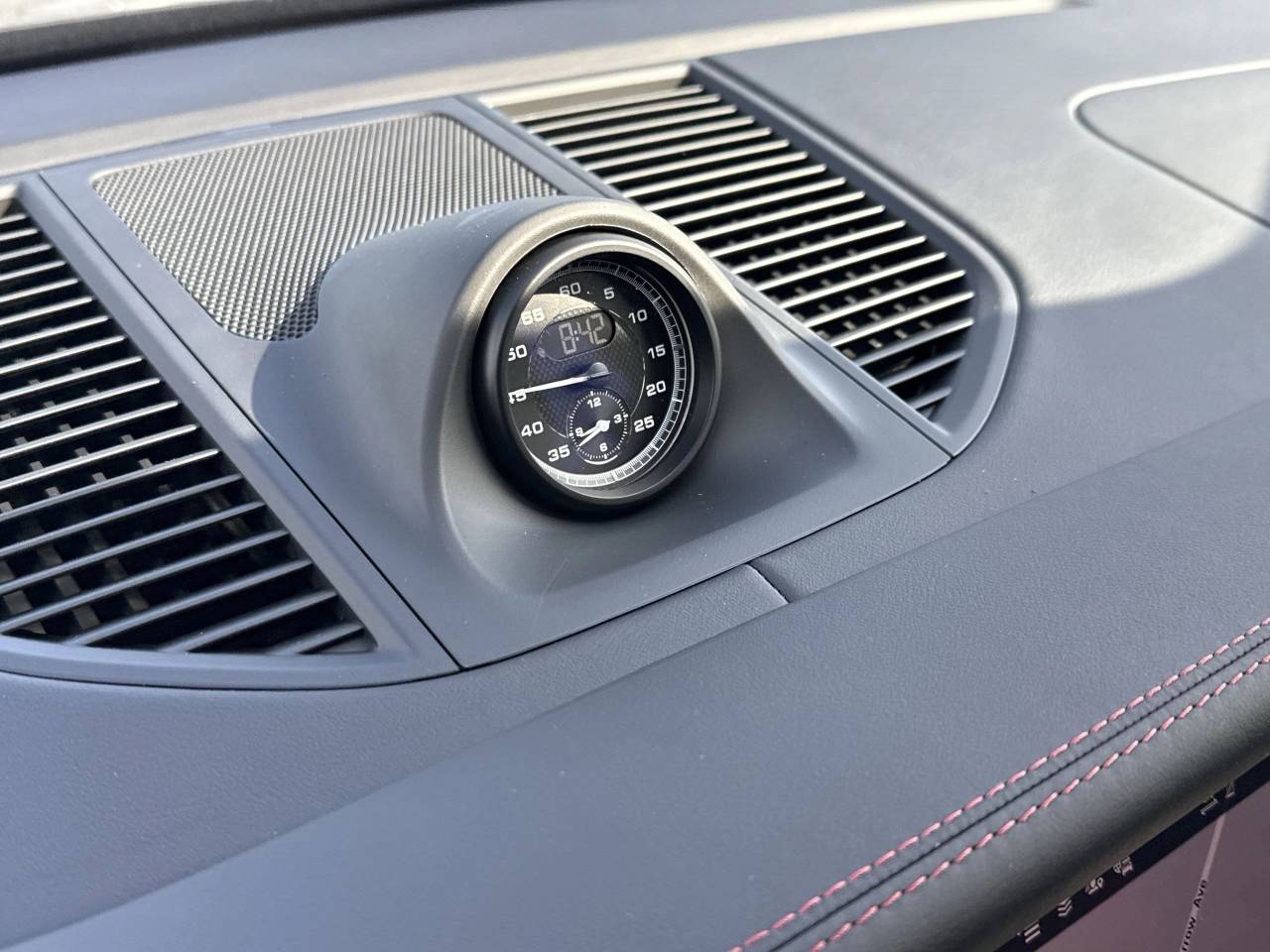2025 Porsche Macan T photo 12