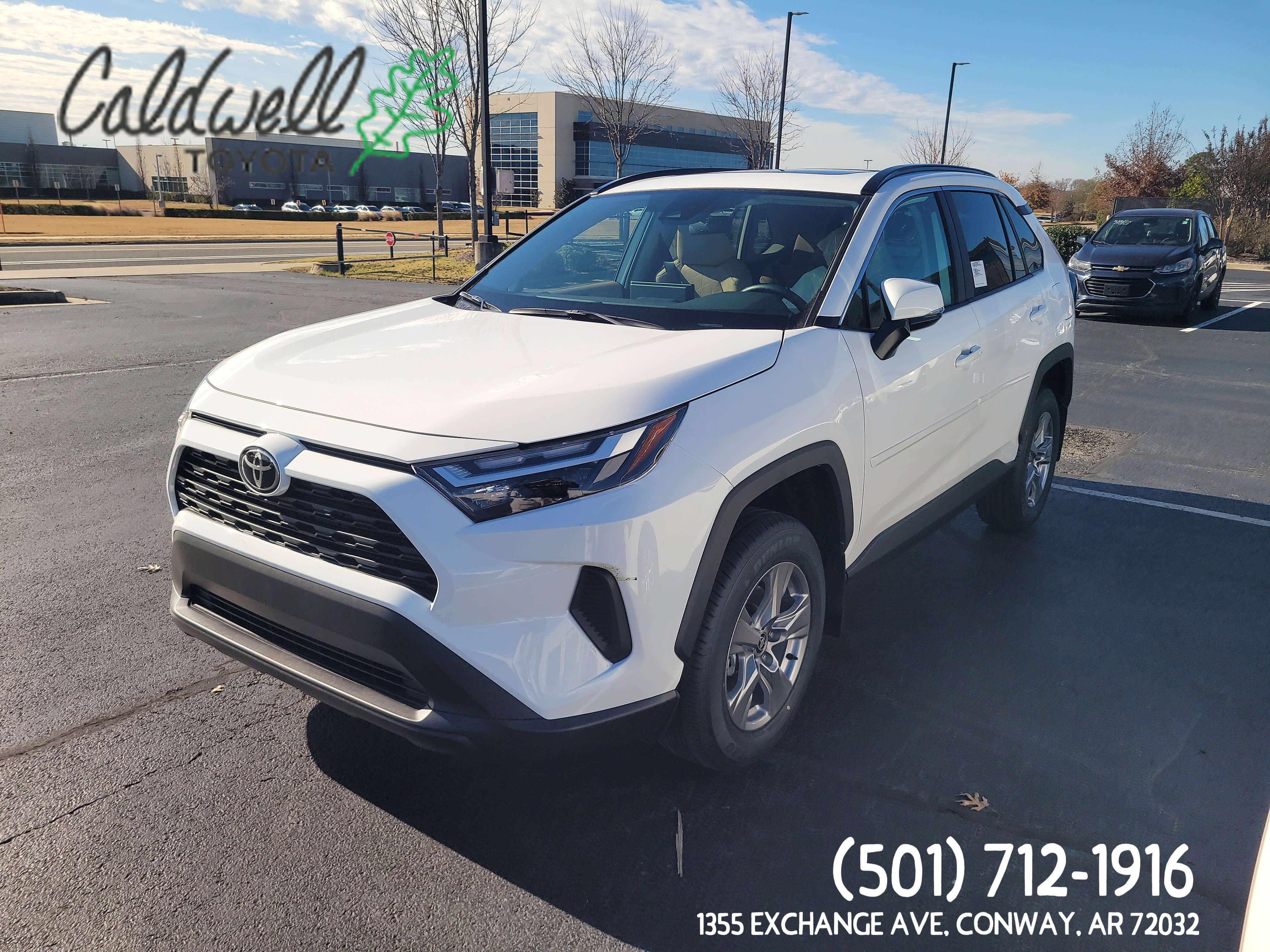 2025 Toyota RAV4 XLE's photo