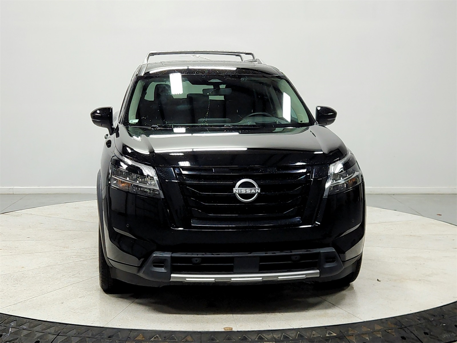 2024 Nissan Pathfinder Platinum photo 2