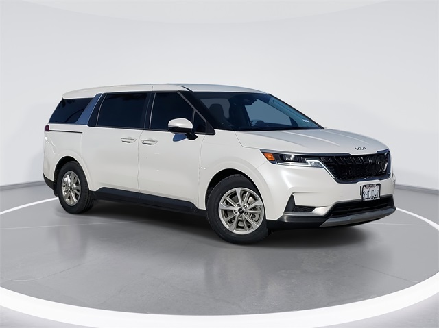 2024 Kia Carnival LX's photo