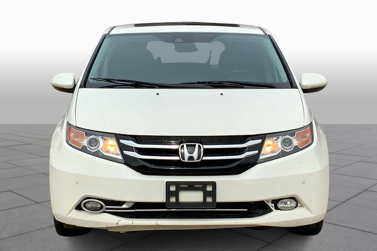 2015 Honda Odyssey Touring Elite photo 2