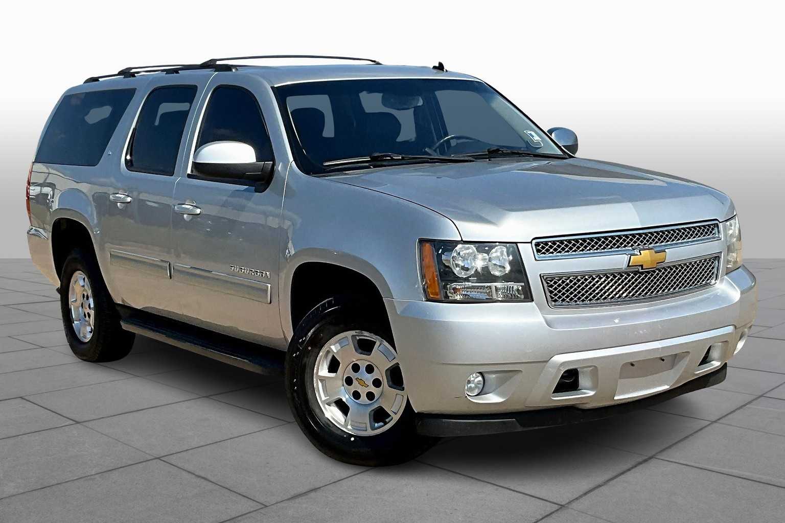2012 Chevrolet Suburban LT photo 2