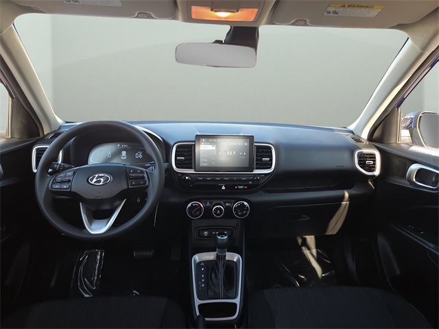 2025 Hyundai Venue SE photo 2
