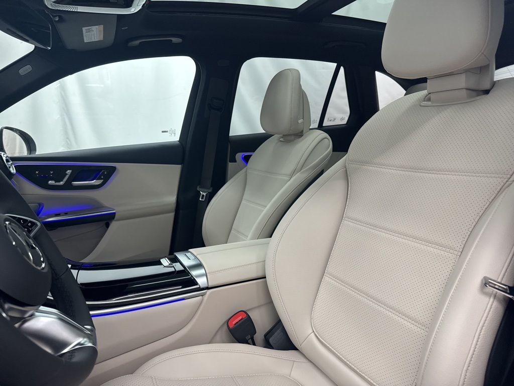 2026 Mercedes Benz GLC 300 photo 9