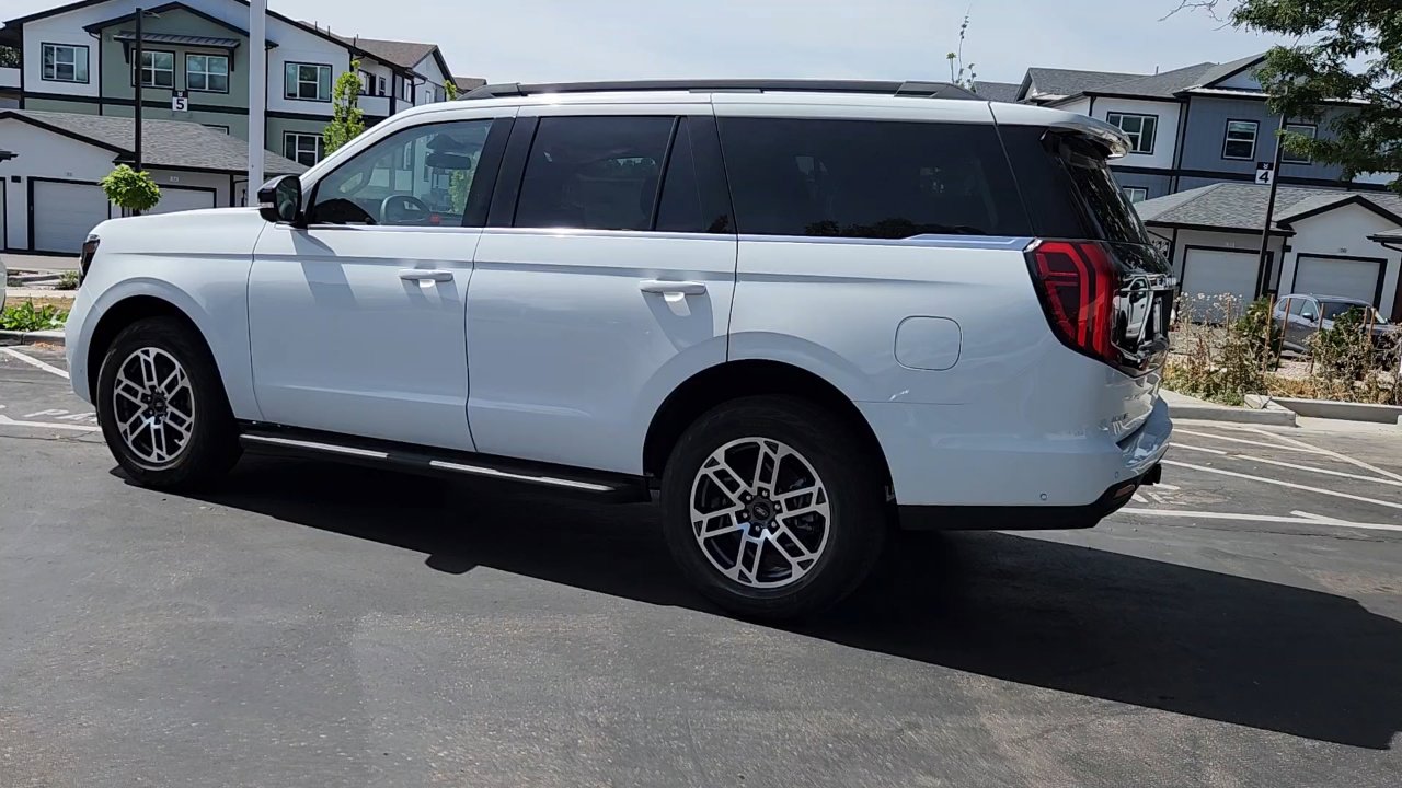 2025 Ford Expedition photo 4