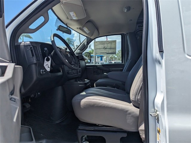 2025 Chevrolet Express Cargo 2500 photo 6