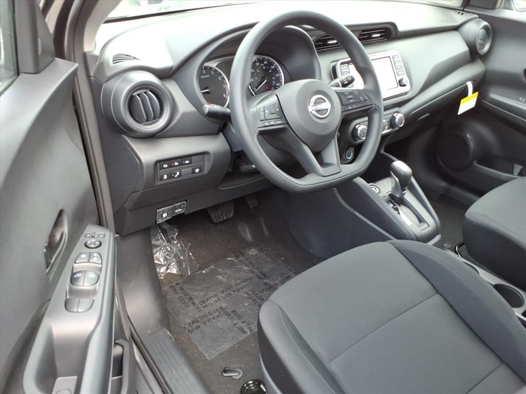 2025 Nissan Kicks Play S photo 11