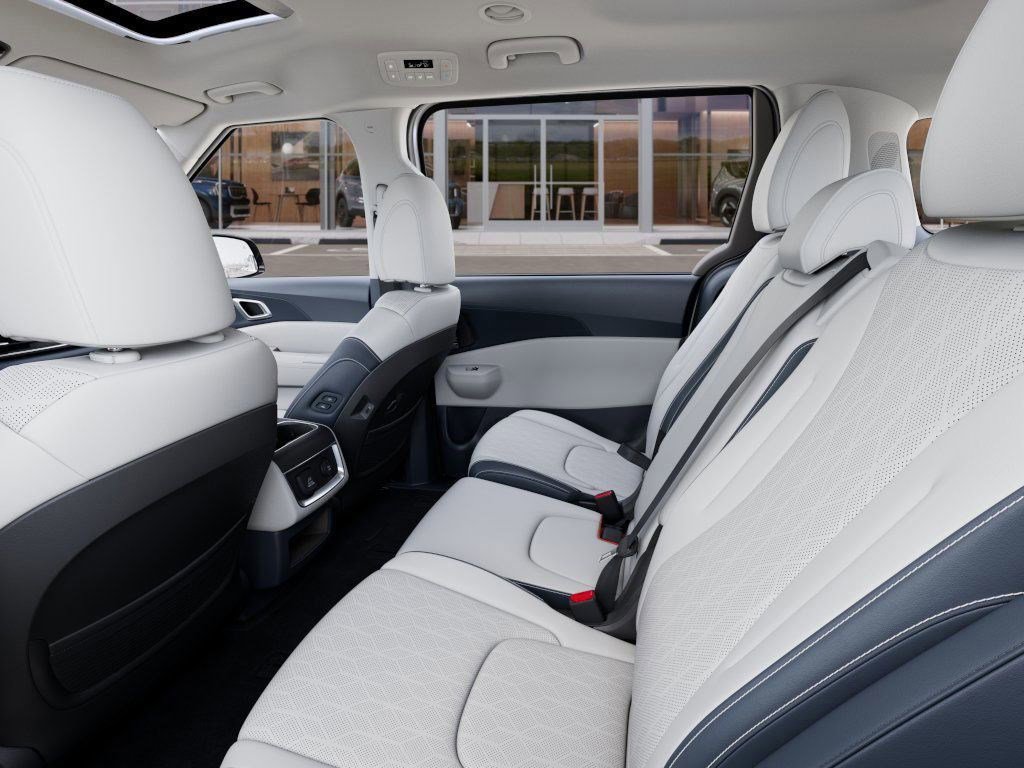 2026 Kia Carnival SX photo 17