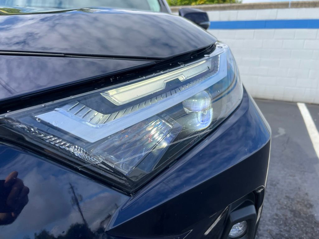 2023 Toyota RAV4 XLE Premium photo 9
