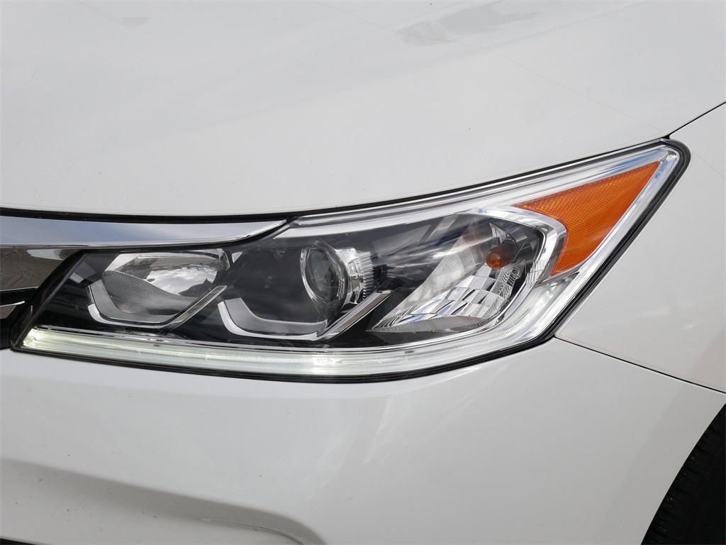 2017 Honda Accord EX-L photo 15
