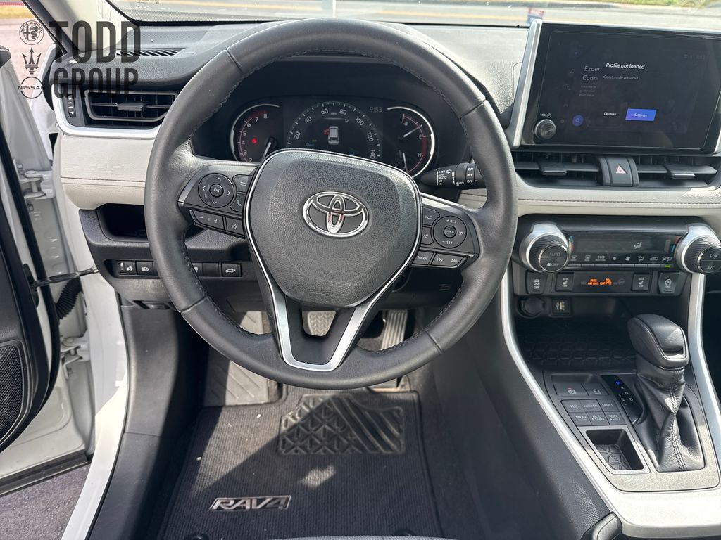 2023 Toyota RAV4 XLE photo 13