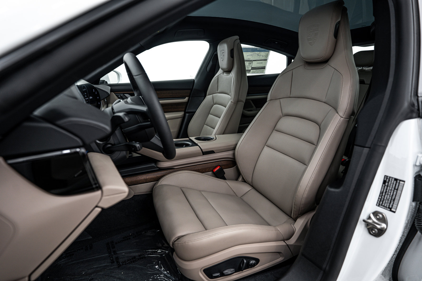 2025 Porsche Taycan Base photo 5