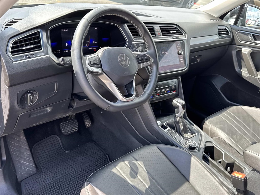 2022 Volkswagen Tiguan SE photo 2