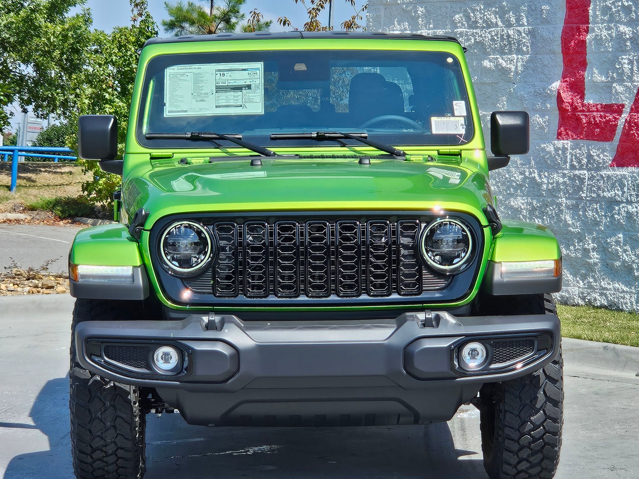 2025 Jeep Gladiator Willys photo 2