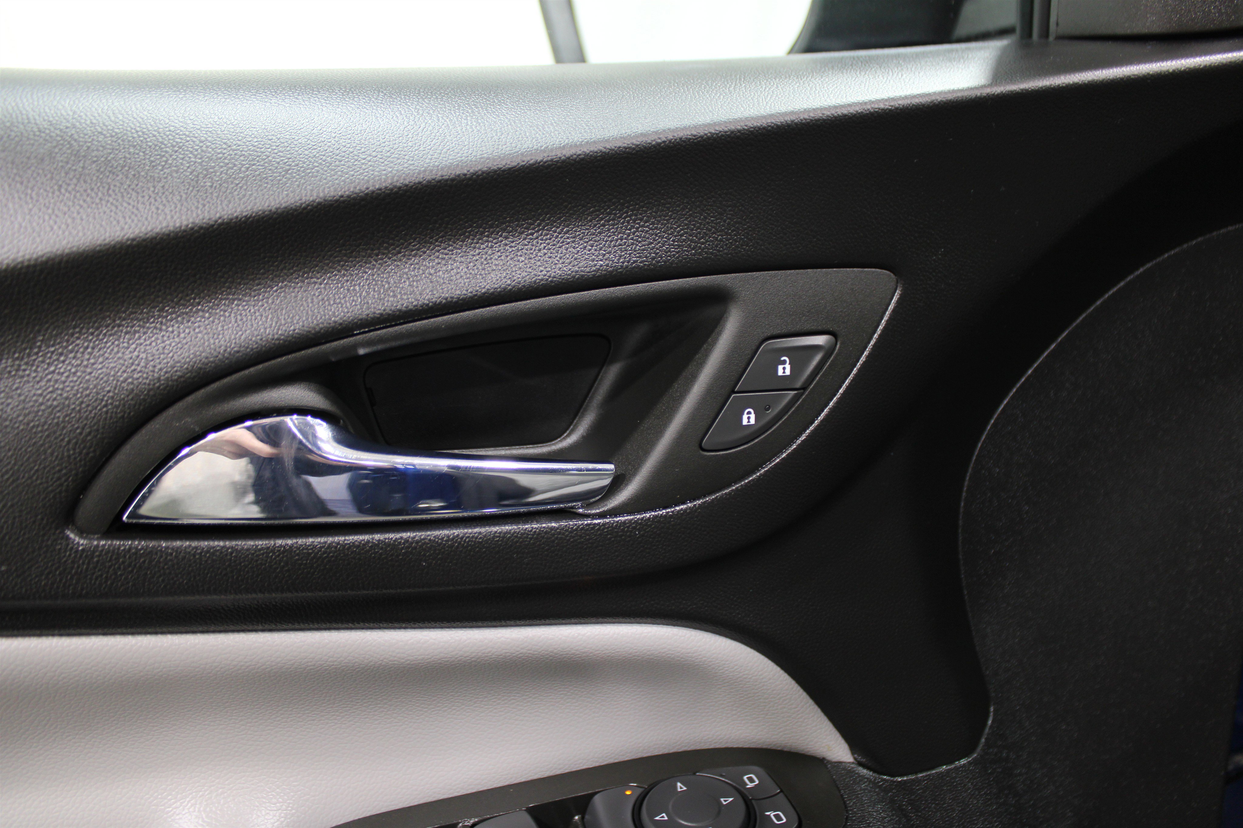 2023 Chevrolet Equinox LS photo 6