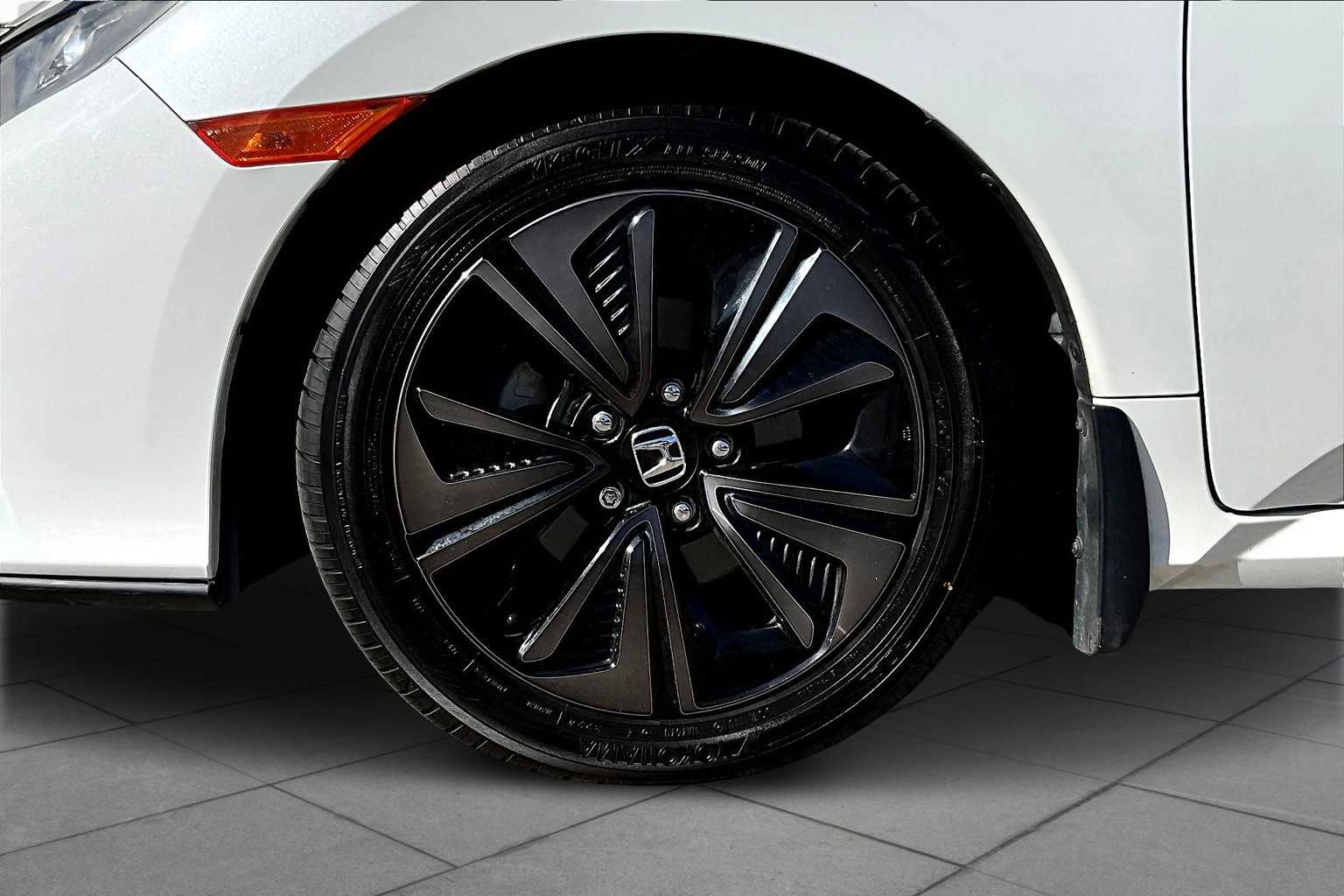 2019 Honda Civic Hatchback EX photo 10