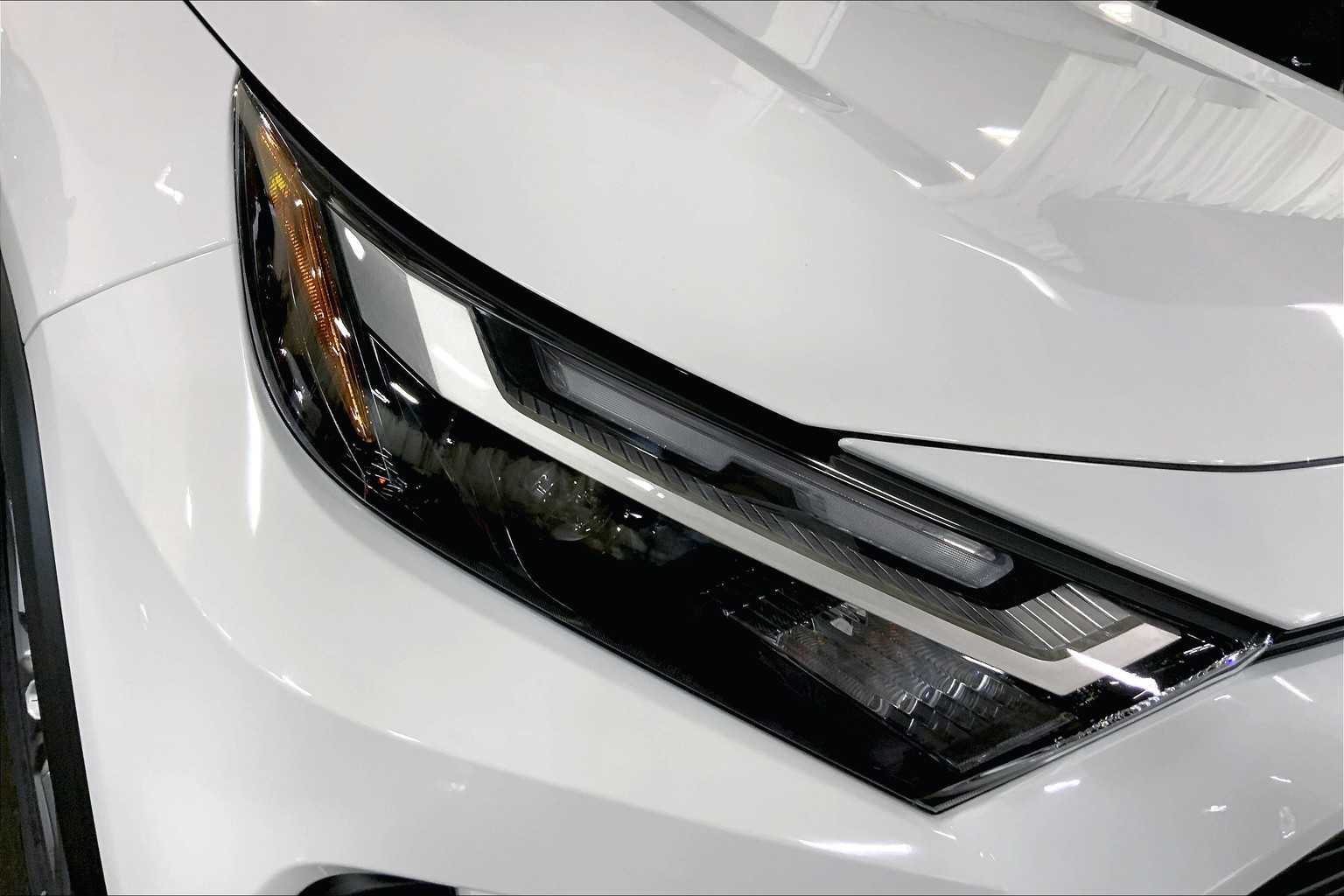 2025 Toyota RAV4 XLE photo 13