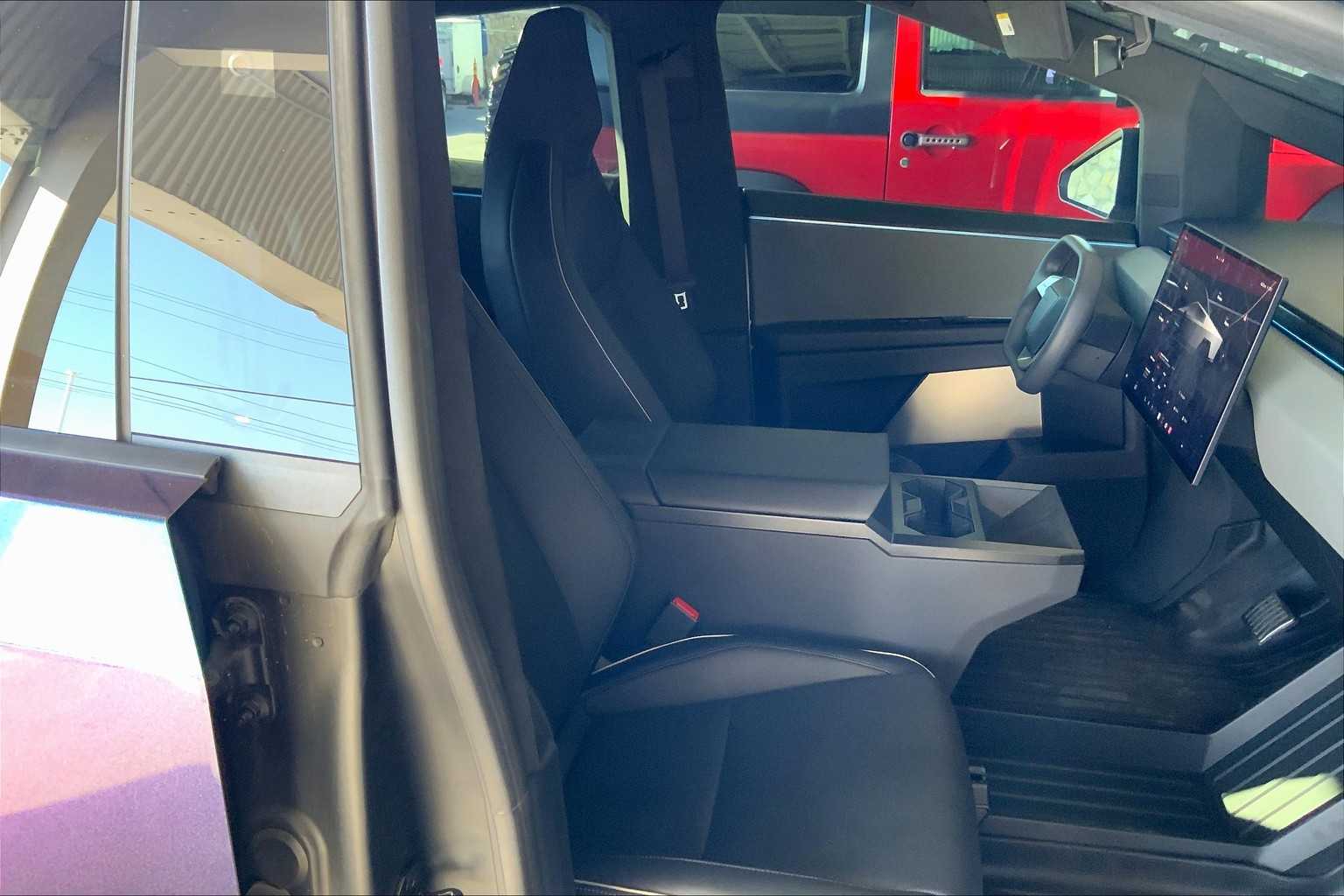 2024 Tesla Cybertruck All-Wheel Drive photo 8