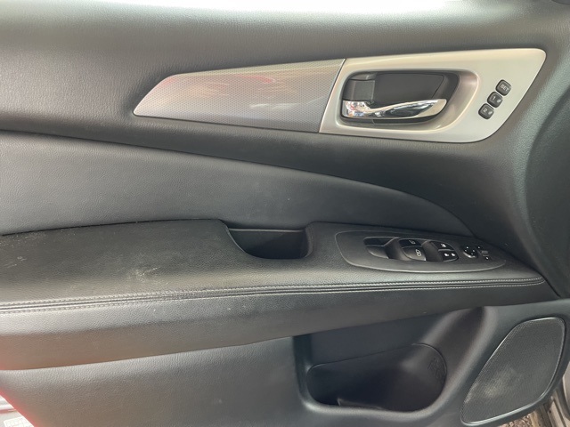2020 Nissan Pathfinder SL photo 10