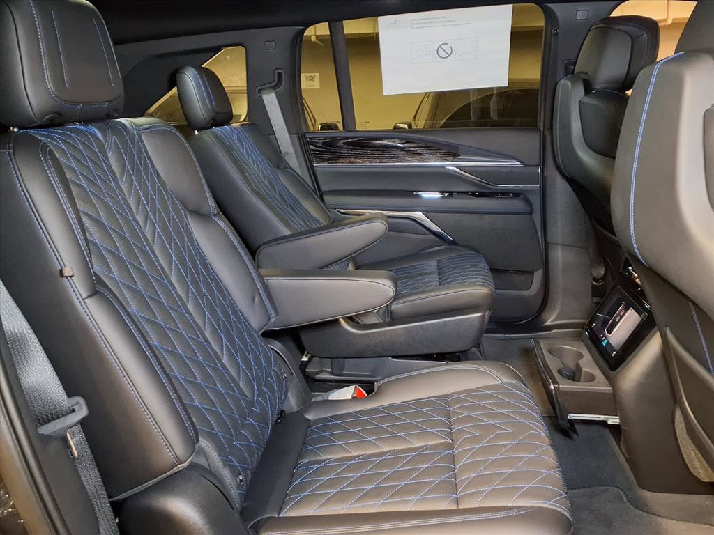 2026 Cadillac Escalade IQ Sport photo 4